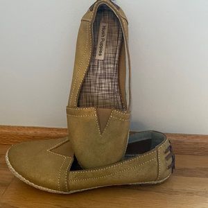 Cute Hush Puppies Flats